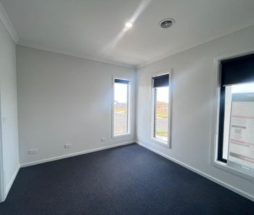 Well-Presented Home Offering Comfort, Space, and Modern Living - Photo 2