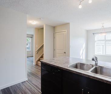 4plex in Modern 3 Bed / 1.5 Bath Suite – Spacious & Bright! - Photo 1