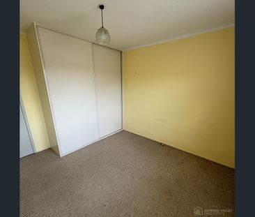 Solid 3‑Bedroom Brick Home with a large shed - Photo 4