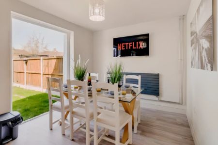 4 Bedrooms 1.5 Bathrooms - Photo 3