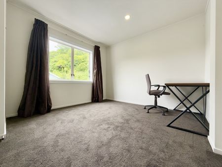 4 Bedroom Townhouse in Thorndon - Photo 4