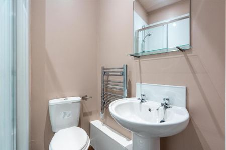 3 bedroom apartment to rent - Photo 2