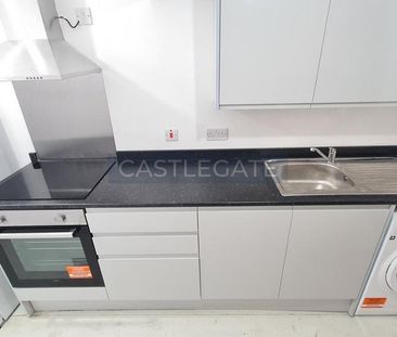 2 bedroom ground floor flat to rent - Photo 6