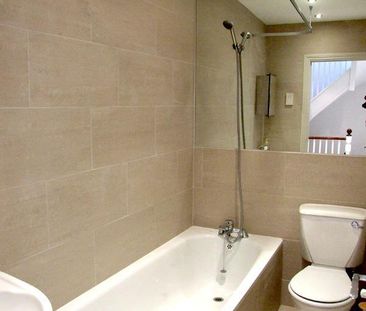 3 bedroom flat to rent - Photo 6
