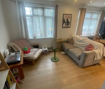 Room in a Shared Flat, Grove Vale, SE22 - Photo 3