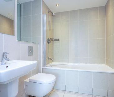 3 bedroom flat to rent - Photo 1