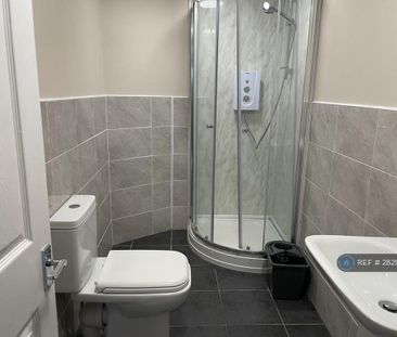 2 bedroom flat to rent - Photo 6