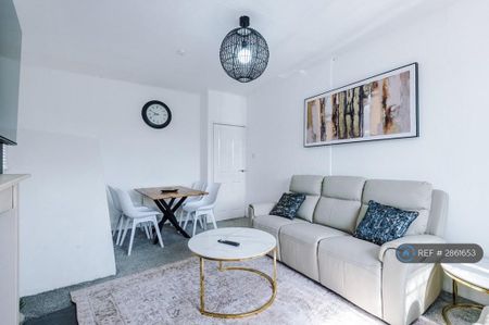 3 bedroom flat to rent - Photo 3