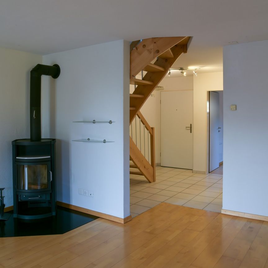 Sonnige 4.5-Zimmer-Dachmaisonette mit Traum-Weitsicht im Limmattal / Sunny 4.5-Room Duplex Apartment with Panoramic Views in Oetwil an der Limmat - Foto 1