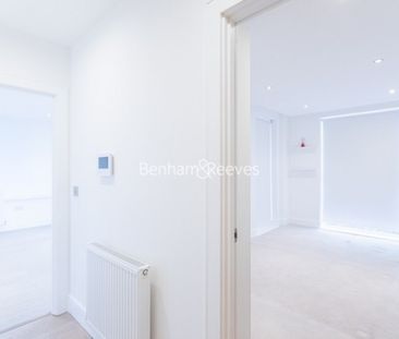 2 Bedroom flat to rent in Levett Square, Kew, TW9 - Photo 3