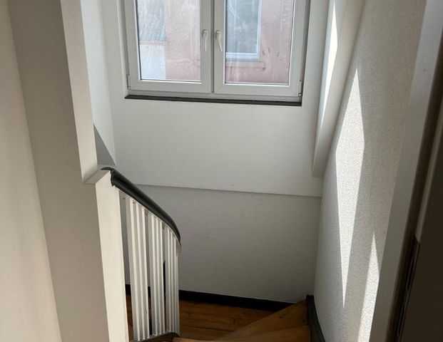 Schöne Wohnung mit Altbauflair - Photo 1