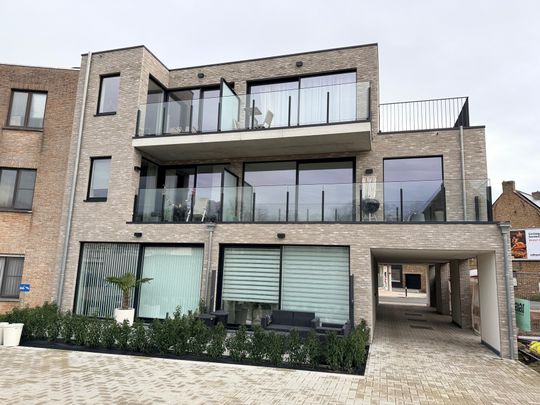 RUIM & SUBLIEM appartement met AUTOSTAANPLAATS nabij centrum Sint-Kruis - Foto 1