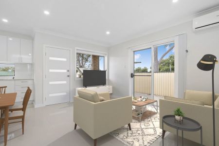 CENTRAL, PRIVATE LIVING - 2 BEDROOM GRANNY FLAT - Photo 4