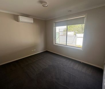 Spacious Three Bedroom Home - Photo 6