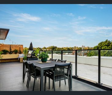 An Entertainer in a Prime Location Penthouse Living - Photo 4