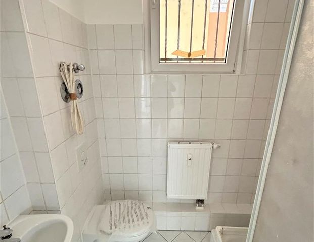 IN SANIERUNG! WG geeignete 3-Zimmer-Wohnung im Erdgeschoss - Foto 1