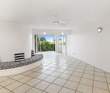 Meters to the Sand. Elevated Living in the Heart of Sunshine Beach - Photo 2