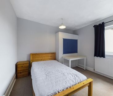 4 bedroom House To Let - Photo 6