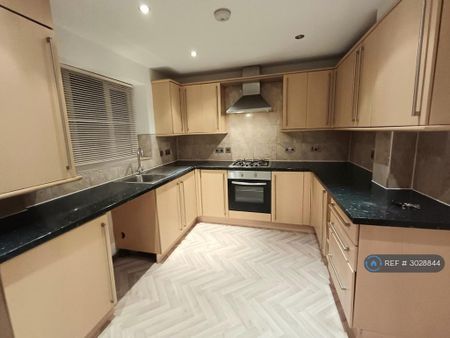 4 bedroom terraced house to rent - Photo 3