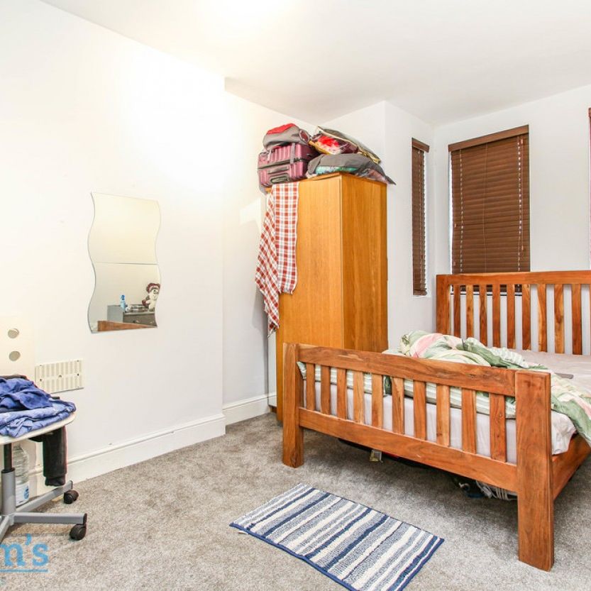 4 bed Flat for Rent - Photo 1