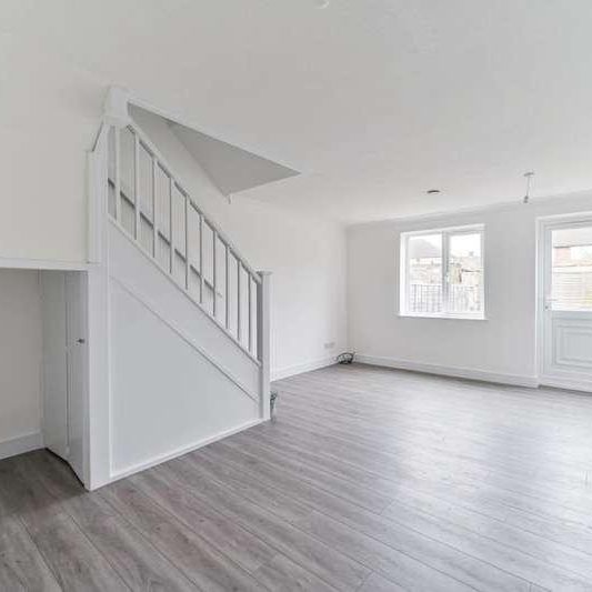 Stirling Close, Norbury, SW16 - Photo 1