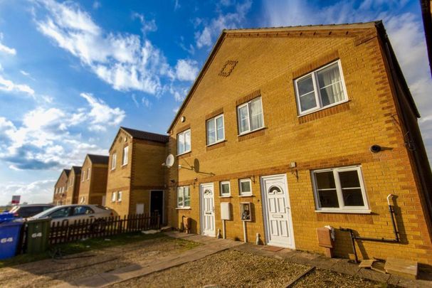 3 bedroom semi-detached house to rent - Photo 1