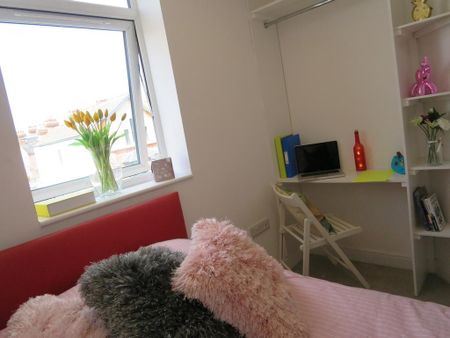 3 bedroom flat to rent - Photo 2