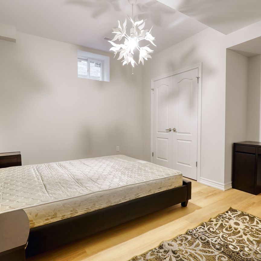 For Lease - 136 Milby Crescent, Bradford West Gwillimbury, Ontario - Photo 1