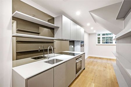 A lovely two bedroom ground floor flat forming part of a converted pub in Little Chelsea - Photo 5