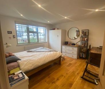 Lovely double room in family home - Photo 3