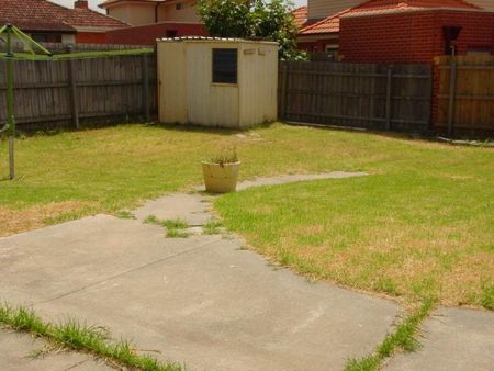 28 Glencara Street, Avondale Heights VIC 3034 - Photo 5