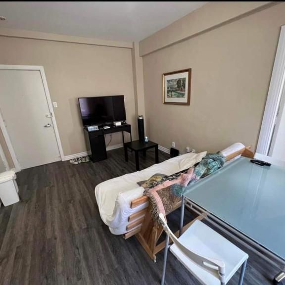 GHETTO MCGILL- 1 CH FERMÉE - Photo 1