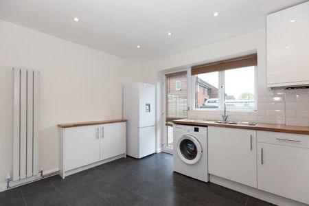2 bedroom semi-detached house to rent - Photo 3