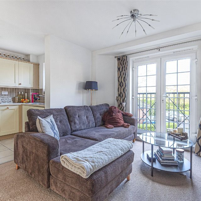 St. Dominic Close, Farnborough, Hampshire, GU14 - Photo 1