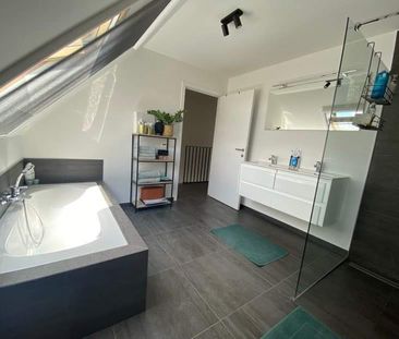 Prachtige bel-etage woning met 1 slaapkamers te Westrozebeke - Photo 3