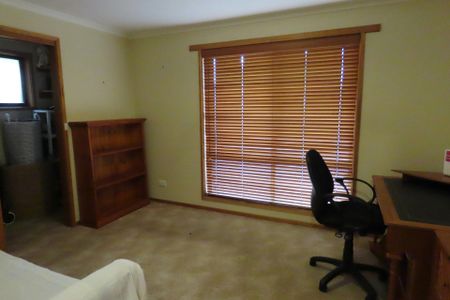 2 Bedroom unit situated in the West End. - Photo 3