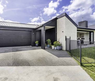 Modern four bedroom family home - great location! - Photo 3