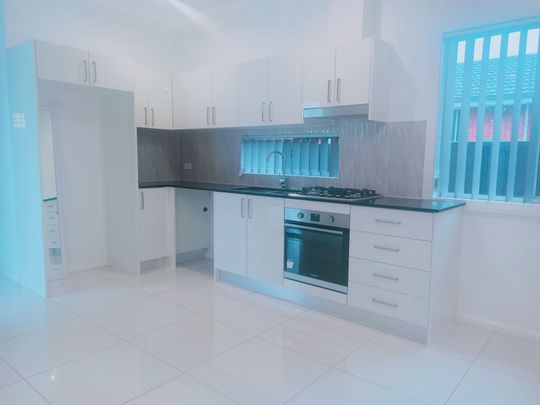 Near New 2 Bedroom Granny Flat with Water Usage Included!!! - Photo 1