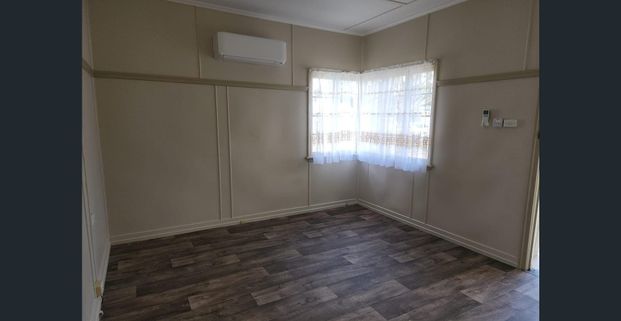 Centrally Located 2-Bedroom Worker's Cottage - Photo 1