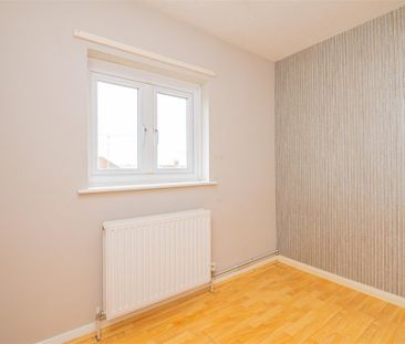 3 bed House - Semi-Detached To Let - Photo 3