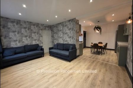 4 Bedroom Rentals in Leeds - Photo 2