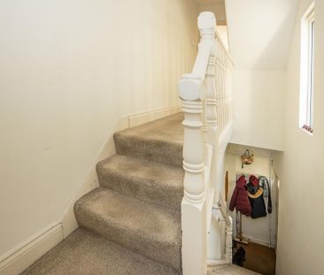 3 bedroom flat to rent - Photo 4