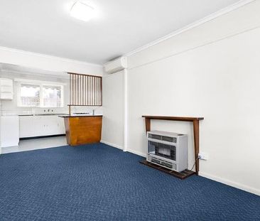 4/113 Buckley Street, Essendon VIC 3040 - Photo 3