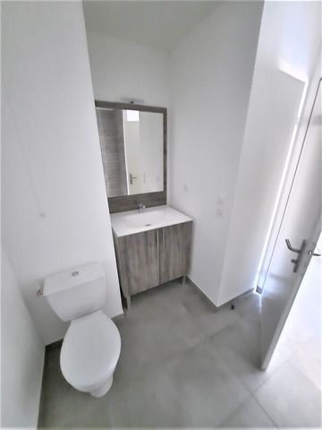 Location Appartement 2 pièces 41m² NIMES 30000 - Photo 5