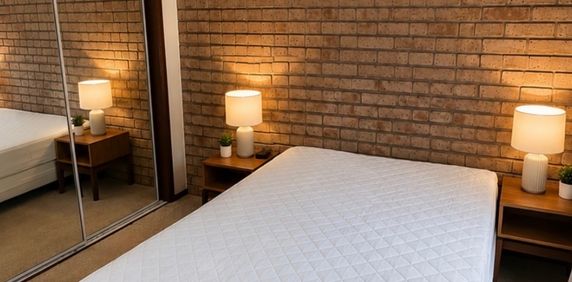 Quality furnished unit in prime location. - Photo 2