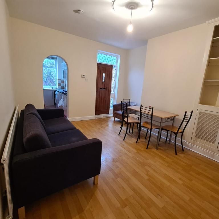 Room in a Shared House, Pomona Street, S11 - Photo 1