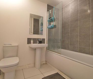 2 bedroom flat to rent - Photo 5