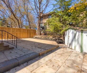 447 Green Avenue, Vanier North, Ottawa, ON - Photo 3