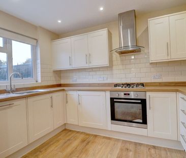 3 bedroom mid terraced house to rent - Photo 4