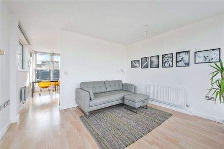 Ideally situated on the southern tip of the Isle of Dogs, this neutrally presented two bedroom PENTHOUSE flat offers naturally light and generous living space. - Photo 3
